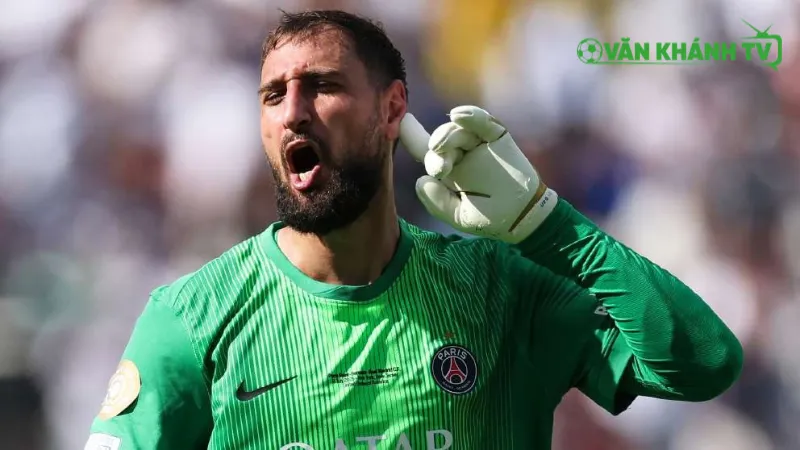 Donnarumma sẽ cạnh tranh vị trí thủ môn với James Trafford tại Etihad.