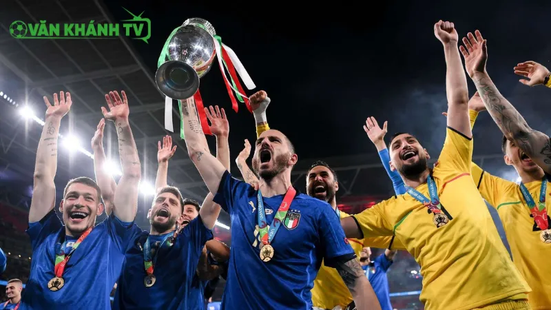 Thủ môn người Ý mang kinh nghiệm vô địch Champions League từ PSG đến Premier League.