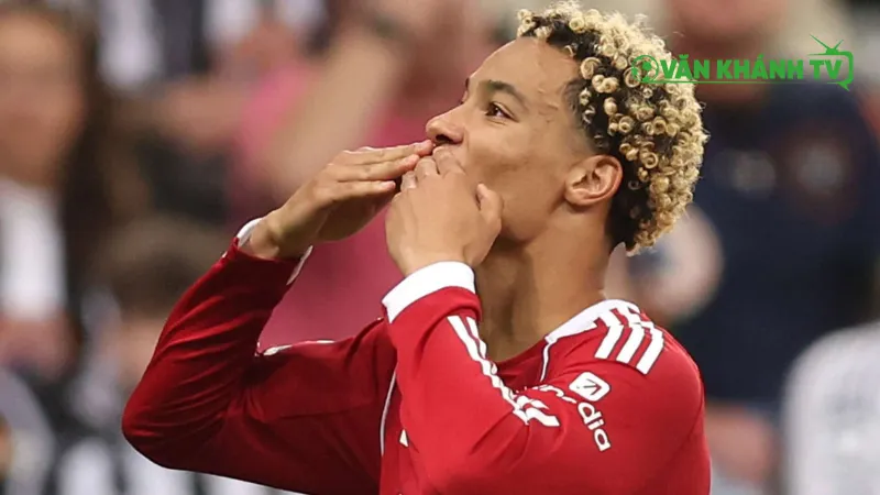 Ekitike tỏa sáng tại Anfield: Màn ra mắt ấn tượng trong mùa giải đầu tiên.