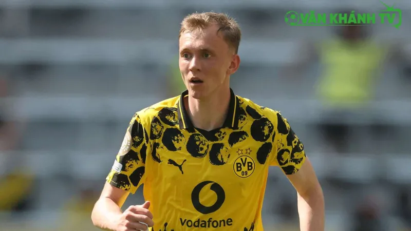 Max Beier khẳng định anh không có ý định rời Borussia Dortmund.