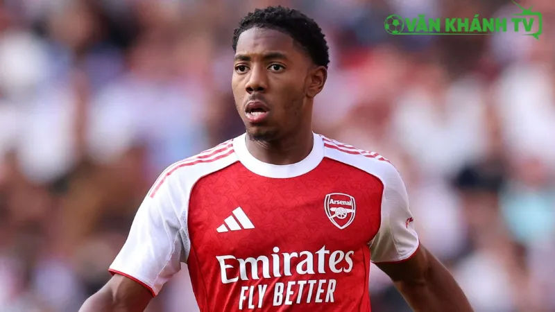 Myles Lewis-Skelly nỗ lực cải thiện kỹ năng để giành lại vị trí chính thức tại Arsenal.
