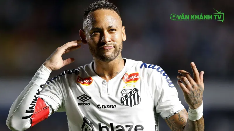 Dù gặp chấn thương, Neymar vẫn cống hiến hết mình cho đội bóng.