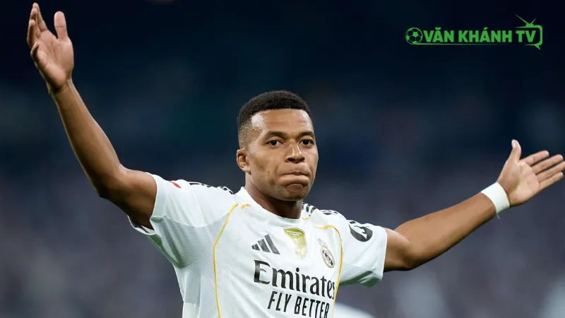 CĐV Real Oviedo bị bắt vì phân biệt chủng tộc với Mbappe, mở đầu cho quyết tâm chống phân biệt trong bóng đá.
