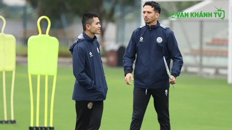 HLV Mauro Jeronimo được xem là “truyền nhân” của Philippe Troussier.