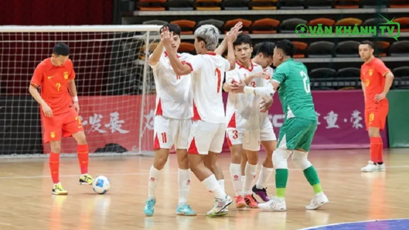 Niềm vui chiến thắng của các cầu thủ ĐT futsal Việt Nam sau bàn mở tỷ số sớm.