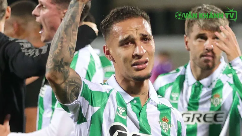 Thương vụ thành công trước hạn chót: Antony hoàn tất chuyển nhượng vào phút chót, gia nhập Real Betis.
