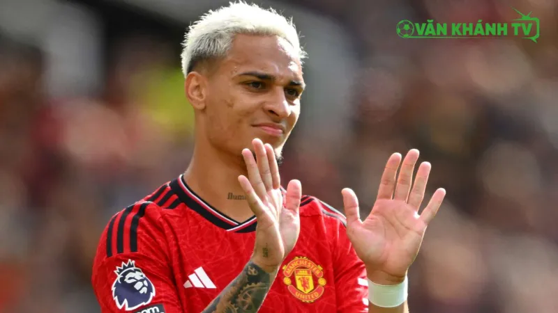 Antony rời Manchester United: Antony chính thức gia nhập Real Betis với mức phí 25 triệu euro.