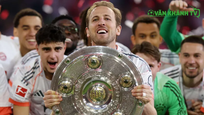 Kane có thể gia nhập Barcelona theo bước Lewandowski.
