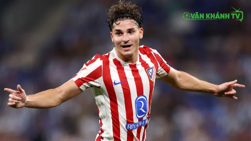Haaland được xem là sự thay thế lý tưởng cho Lewandowski.