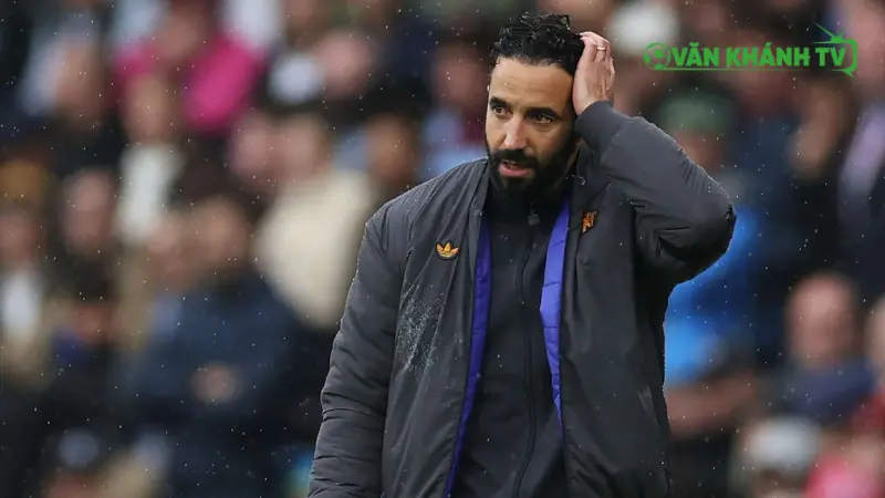 Ruben Amorim đối mặt áp lực lớn khi Man Utd đứng thứ 14 Premier League 2025/26.