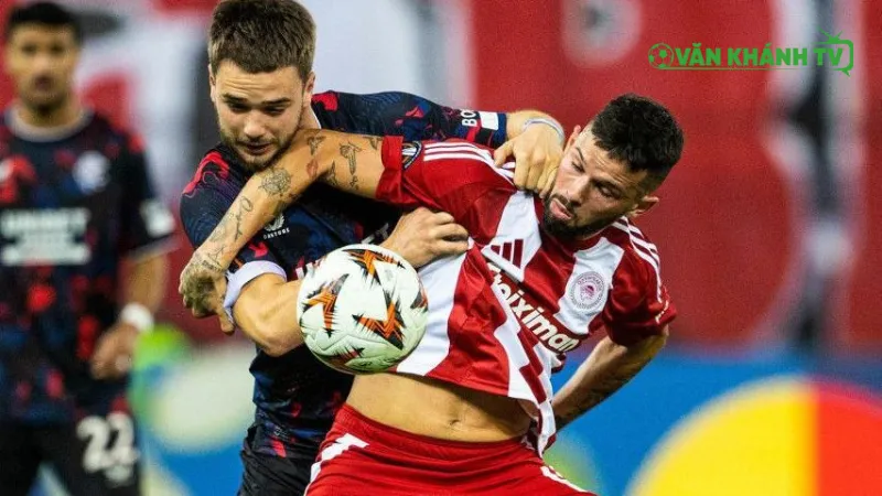 Olympiakos tự tin đánh bại tân binh Pafos trong trận đấu đầu tiên của Champions League.